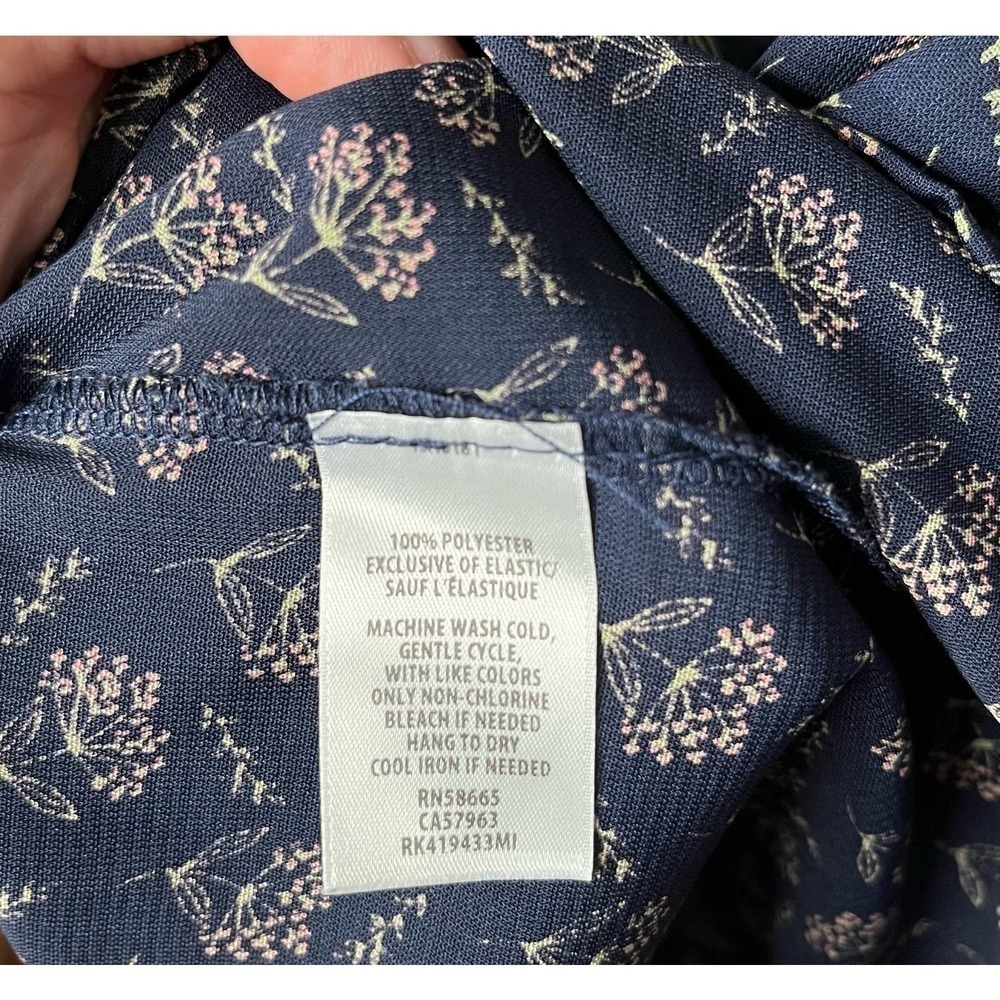 ABOUND Smocked Bodice Navy Floral Midi Dress Size Medium - Picture 4 of 7